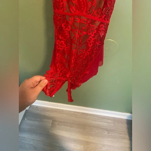 Elegant Red Lace Teddy - Picture 3 of 4